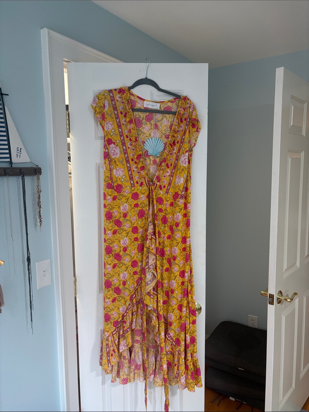 Walker and wade beautiful yellow pink and white wrapped dress sz XS